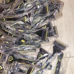 40 Yellow handles and over 300 razors
